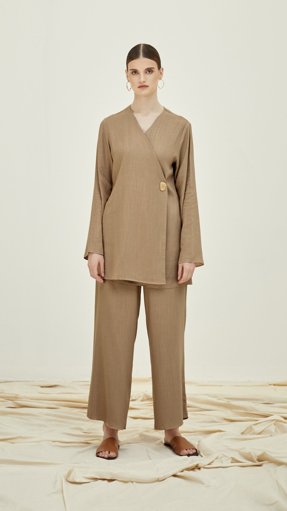 dorothy woman linen set brown