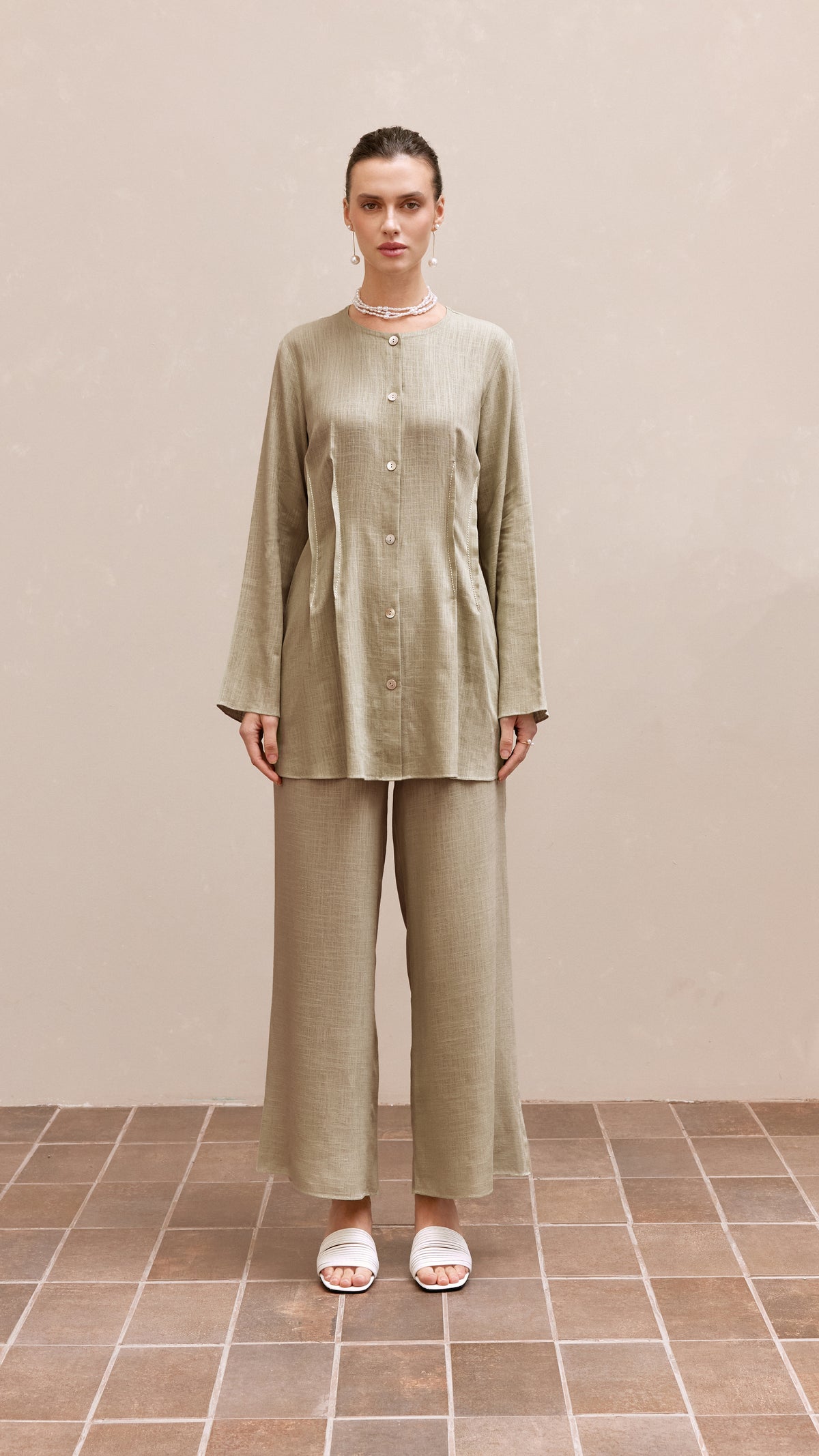 brielle woman linen set khaki