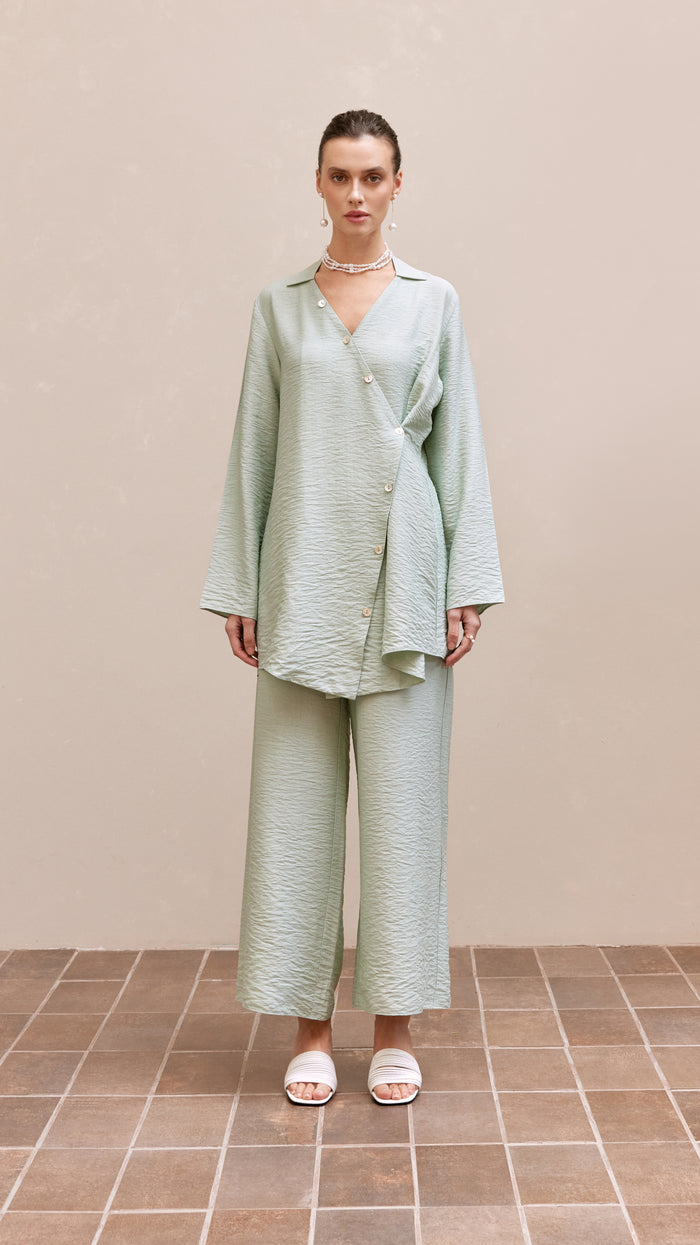 audrina woman linen set pistachio