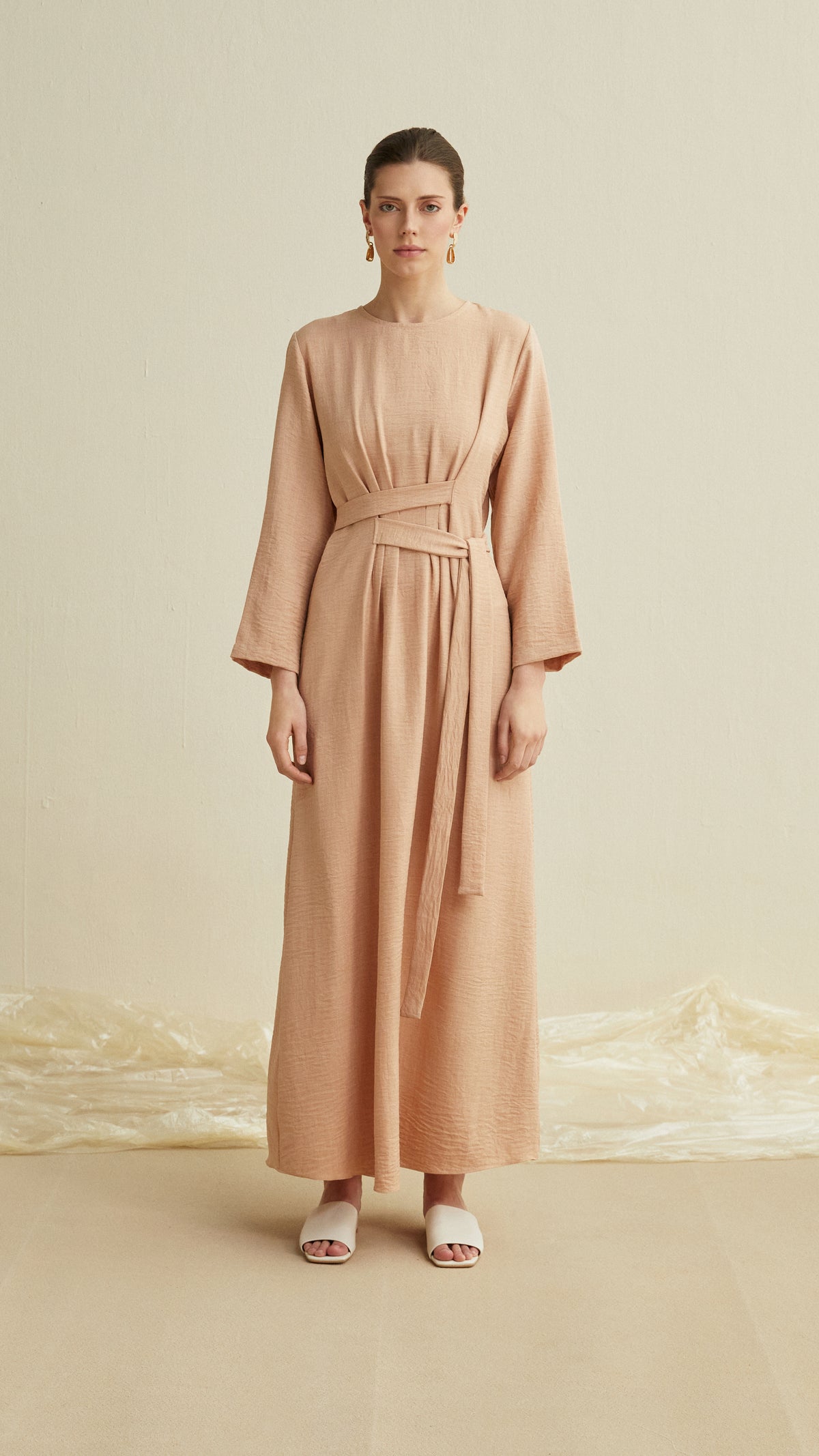 resa woman linen set beige