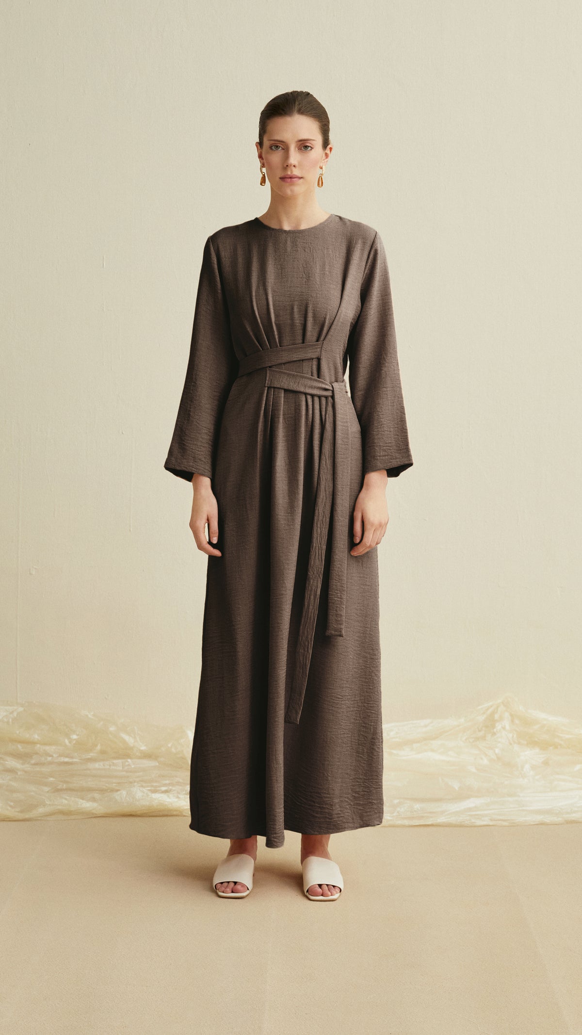 resa woman linen set dark brown