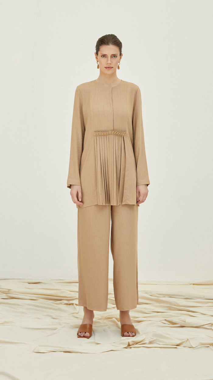 emery woman linen set beige