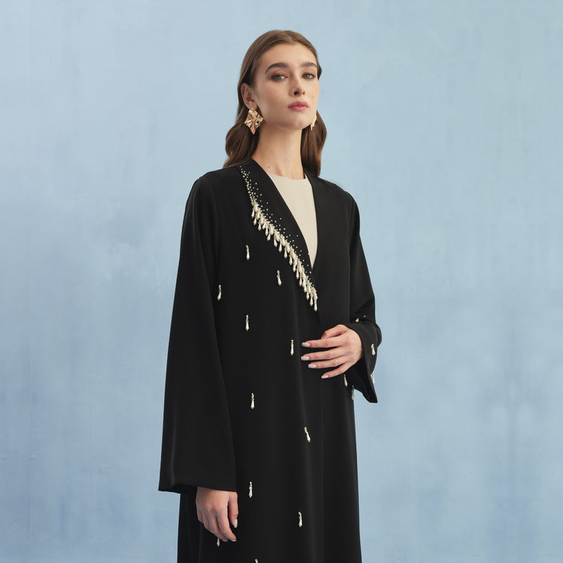 What Makes a Luxury Abaya Truly Luxurious? A Guide to Craftsmanship, Design, and Timeless Elegance