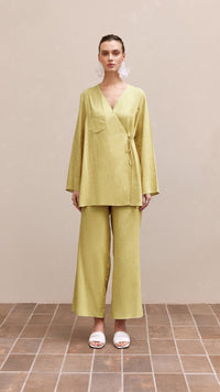drea woman linen green
